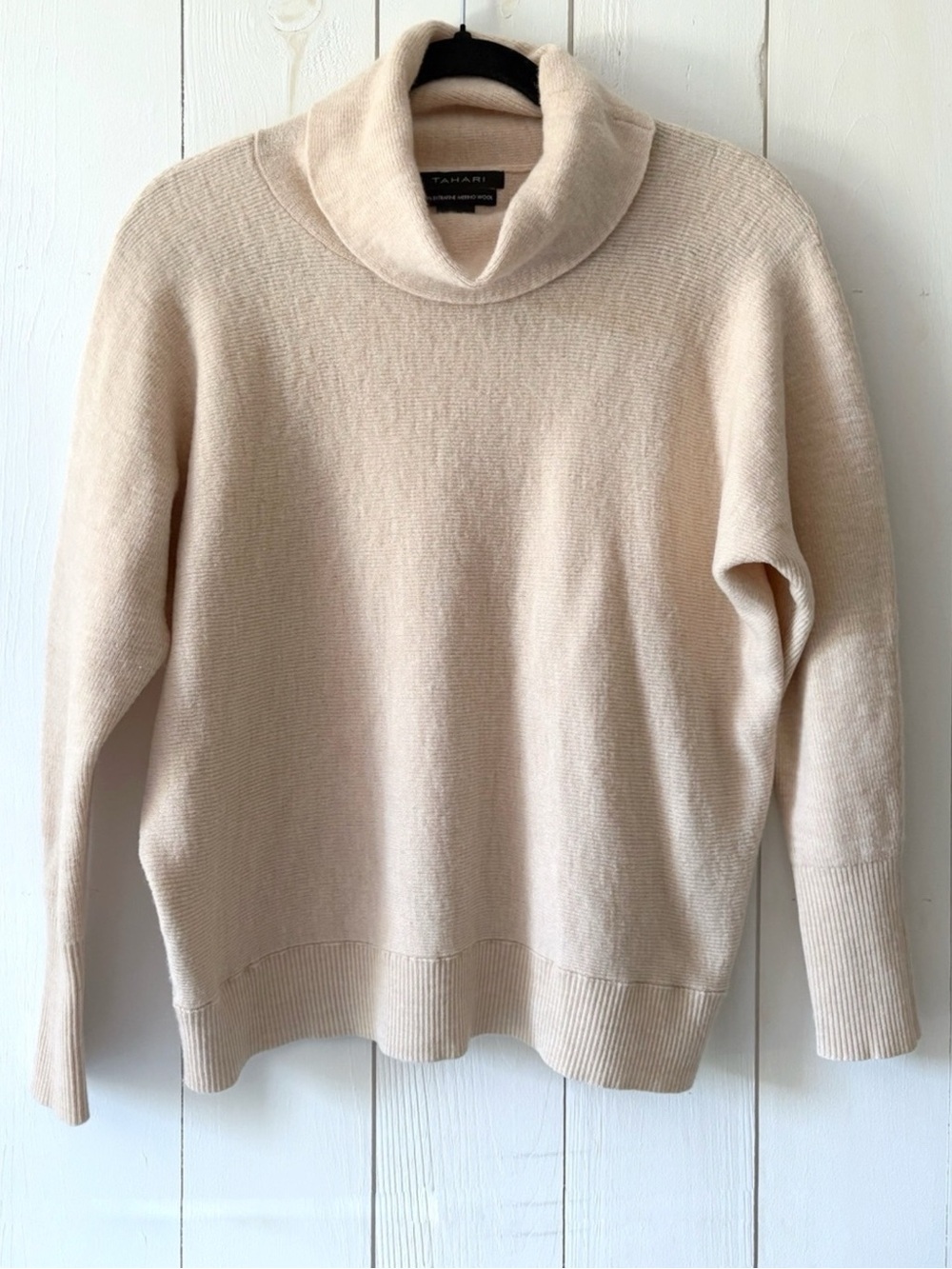Tahari Extra Fine Merino Wool Oatmeal Turtleneck Sweater Size Large